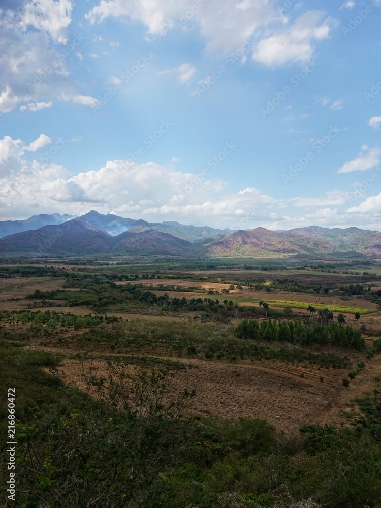 Naklejka premium Landschaft auf Kuba, Anbaufelder, Trinidad