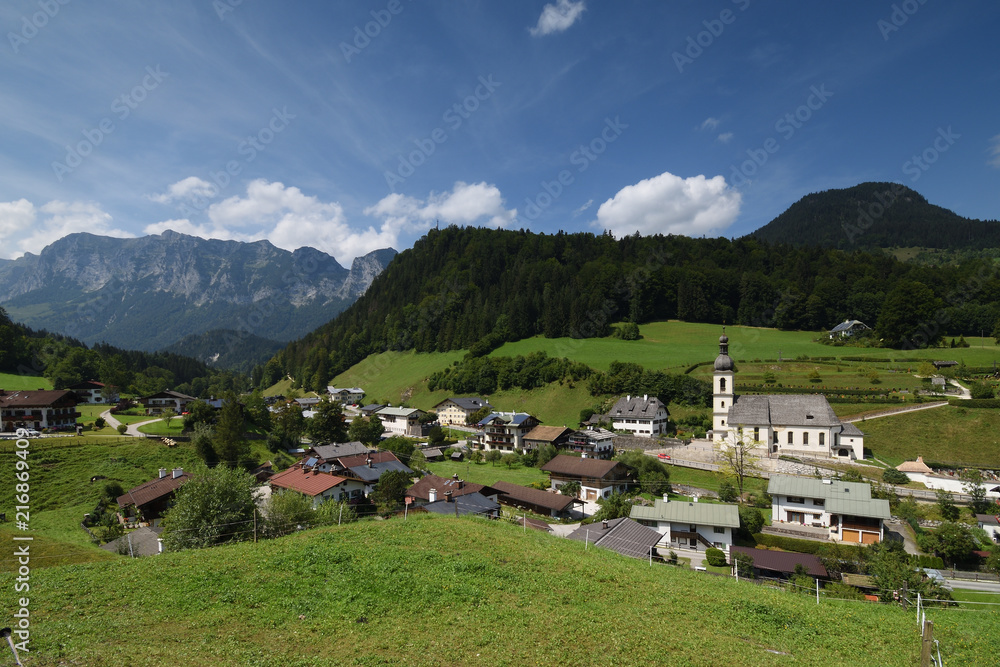 Ramsau ,Bayern, Deutschland - Juli 29, 2018 : Alpenidylle rund um Ramsau.