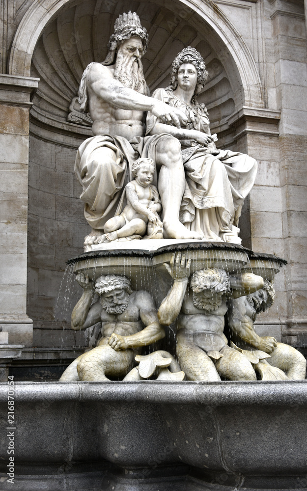 statues extérieures  du palais Albertina (Vienne)