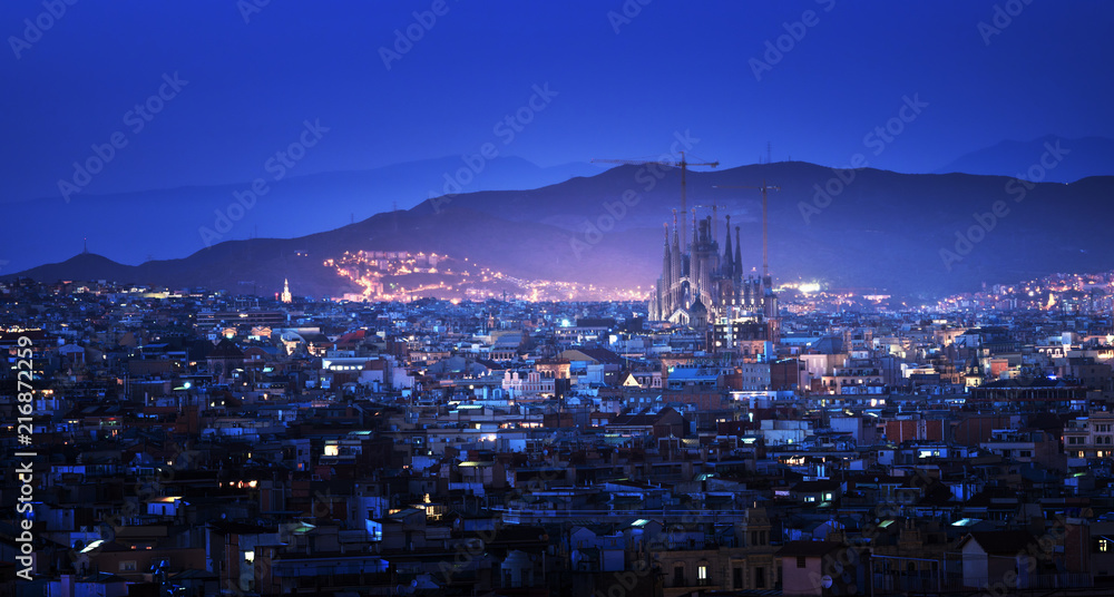 Naklejka premium Barcelona w czasie zachodu słońca, Hiszpania