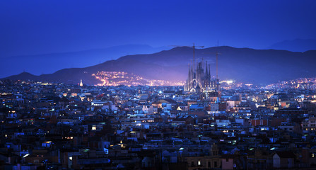 Wandcirkels Barcelona Barcelona tijdens warme zonsondergang  © Iakov Kalinin