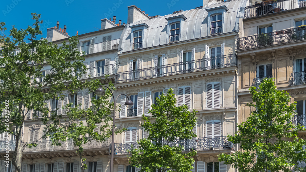 Paris, beautiful building, typical parisian facade in the Marais
Paris, beautiful building, typical parisian facade in the Marais