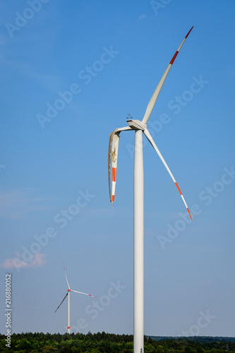 Wind turbine with lightning damaged blade © Studio 3.0