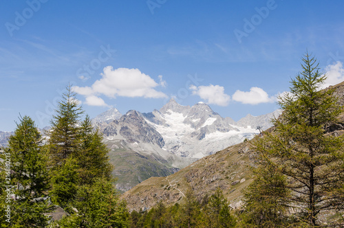 Zermatt, Alpen, Wallis, Walliser Berge, Zinalrothorn, Ober Gabelhorn, Wellenkuppe, Gabelhorngletscher, Wanderweg, Bergbahn, Sommer, Schweiz photo