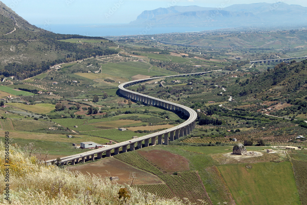 Paysage de Sicile, site du temple de Segeste