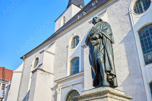 Billede på lærred Sculpture of Herder - German philosopher, theologian and poet / The  sign says i