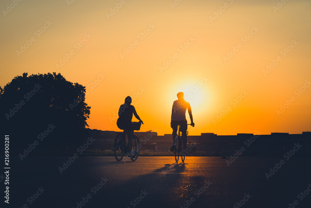 Naklejka premium couple / two people riding bicycle 