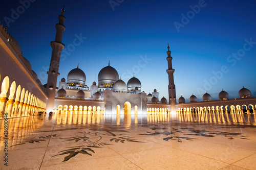 Sheikh Zayed Grand Mosque in Abu Dhabi at Dusk