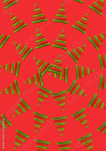 Árboles de Navidad sobre fondo rojo 