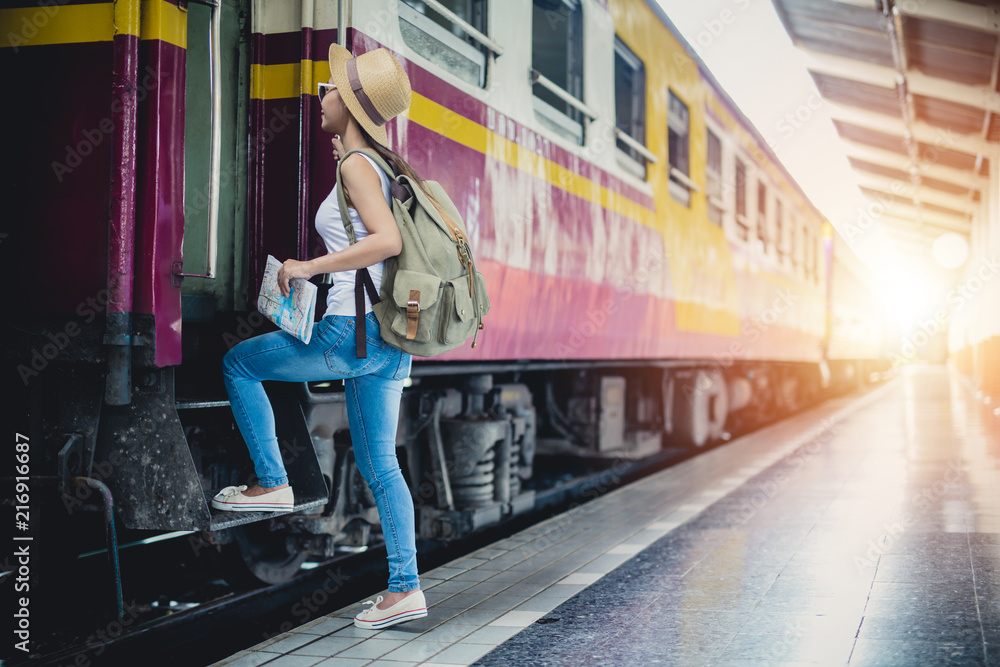 Fototapeta premium Happy travelers young women tourists The concept follow me freely.