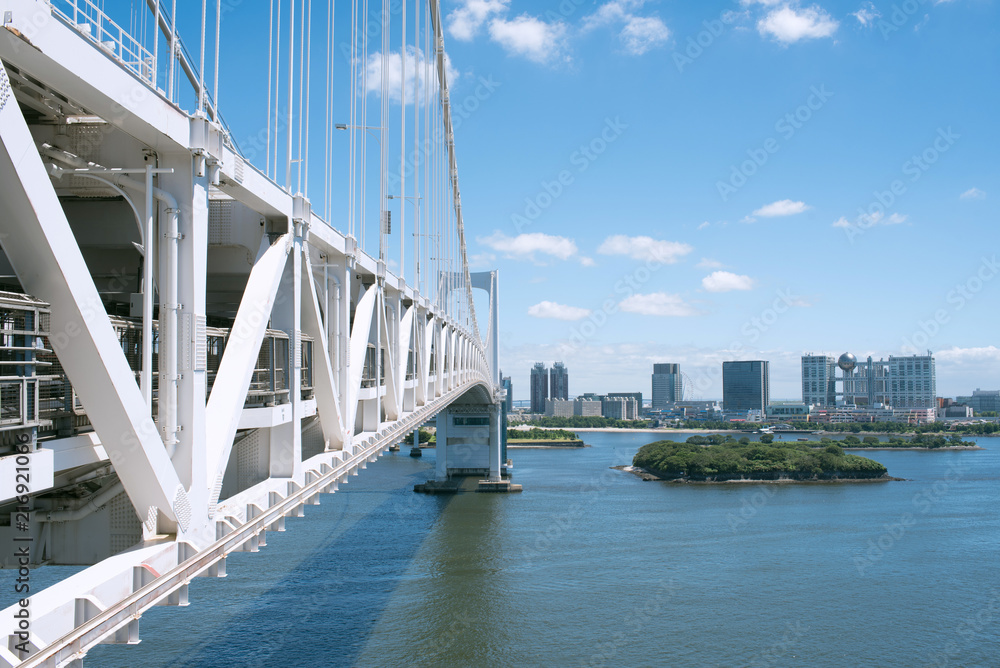 Rainbow Bridge and Odaiba skyline in Tokyo, Japan レインボーブリッジとお台場 Rainbow Bridge and Odaiba skyline in Tokyo, Japan レインボーブリッジとお台場