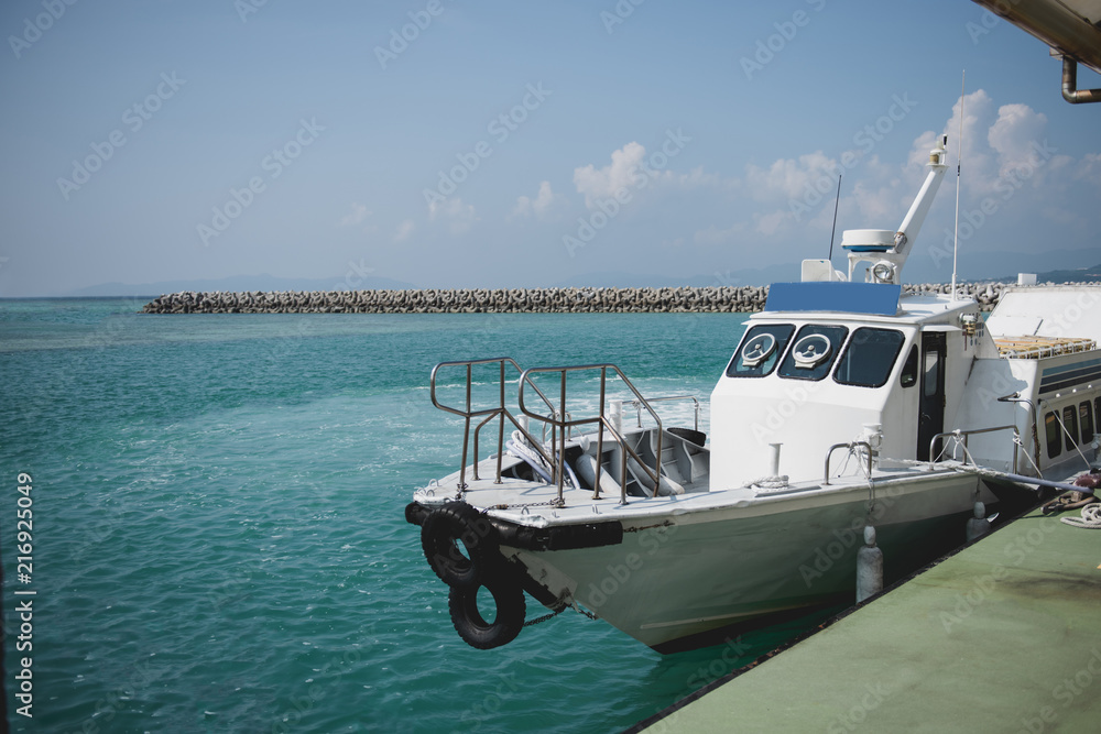 Obraz premium Small Yacht Parked In Empty Sea