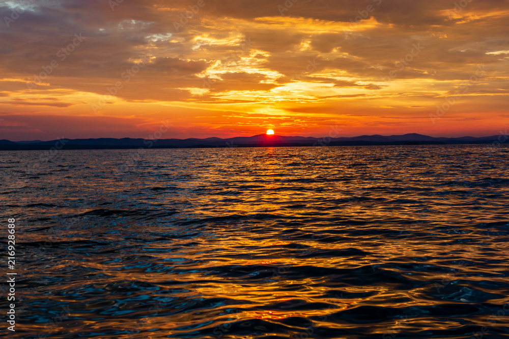 Obraz premium sunset on the lake