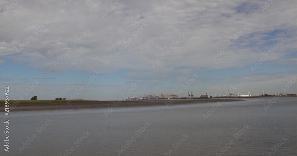 Wesermündung mit Bremerhaven am Horizont
