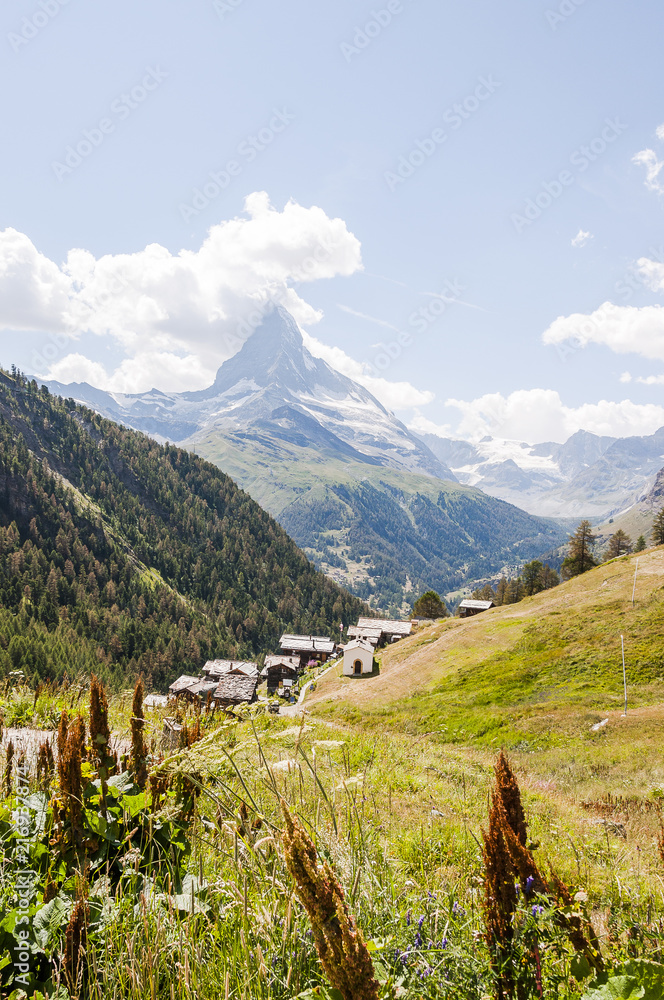 Zermatt, Findeln, Weiler, Bergkapelle, Matterhorn, Zmuttgletscher, Alpen, Bergwiesen, Wanderweg, Sunnegga, Walliser Berge, Sommer, Schweiz
