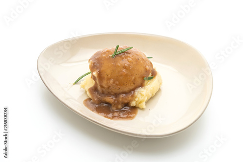 mashed potatoes with gravy sauce
