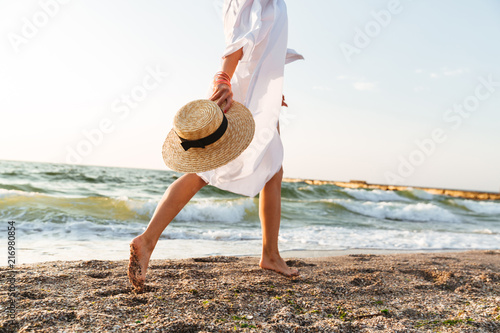 Canvas Print Cropped image of a young woman in summer clothes