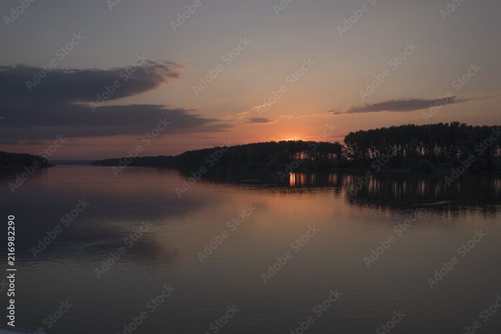 Sonnenuntergang  auf der Donau