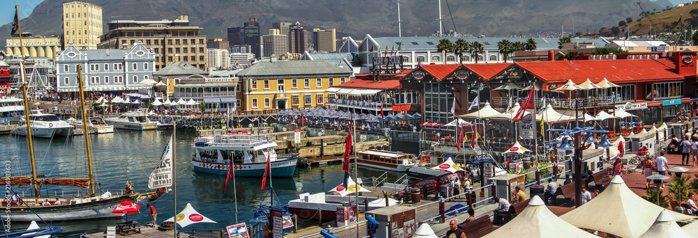 Naklejka premium Panorama nabrzeża Kapsztadu