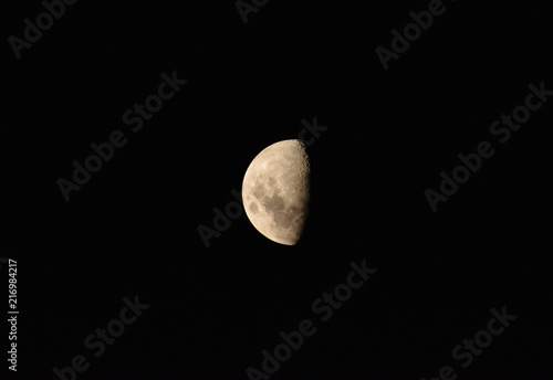 Lua Cheia em noite escura