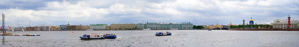 Palace embankment • Saint Petersburg, Russia