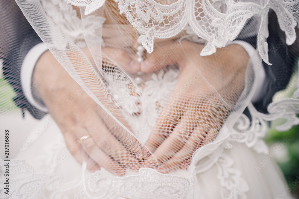 wedding photo of wedding rings on the groom's hands. heart - obrazy, fototapety, plakaty 