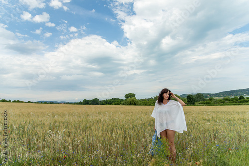 Paya | White Pareo on Field | Balaton