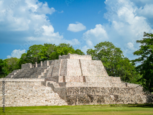 Fototapeta Naklejka Na Ścianę i Meble -  A Mayan structure at the archaeological site of Edzna in Campeche, Mexico