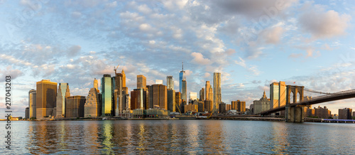 Manhattan skyline at sunrise © mlau888