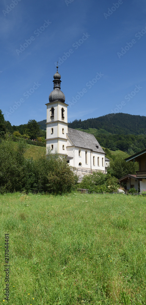Ramsau, Bayern, Deutschland - Juli 29, 2018 : Ein Blick auf die sehr bekannte Pfarrkirche 