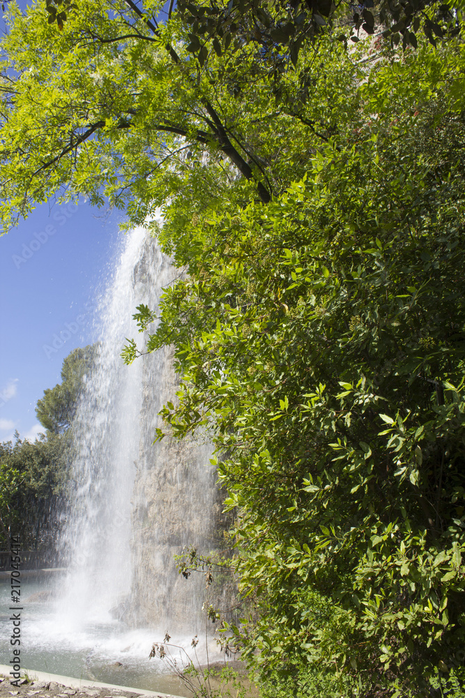 Fototapeta premium waterfall of the castle hill in Nice, France