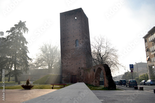 Photos Cold winter morning in the city center of the little town of Rovigo, Italy