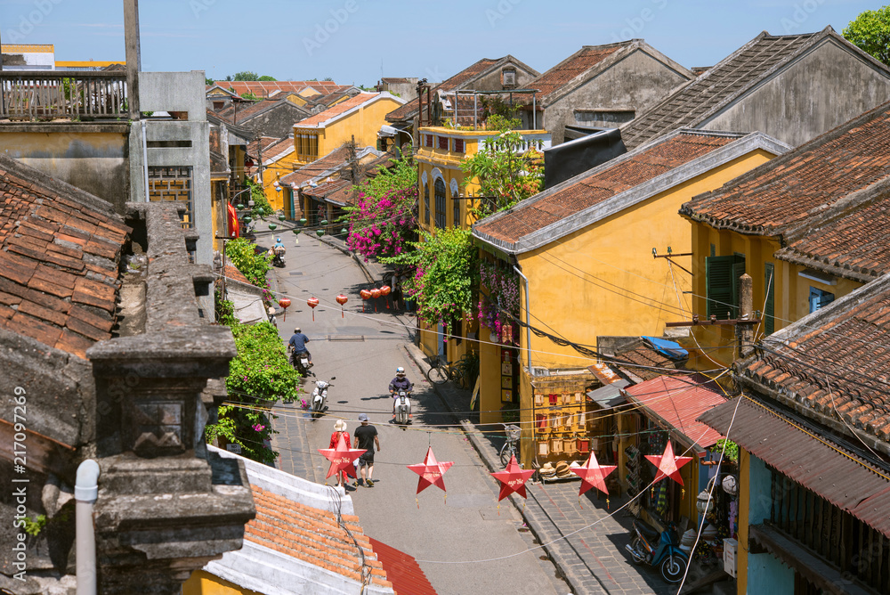 Obraz premium Rooftop view of Hoi An, Vietnam 俯瞰で見たホイアンの街並み（ベトナム）