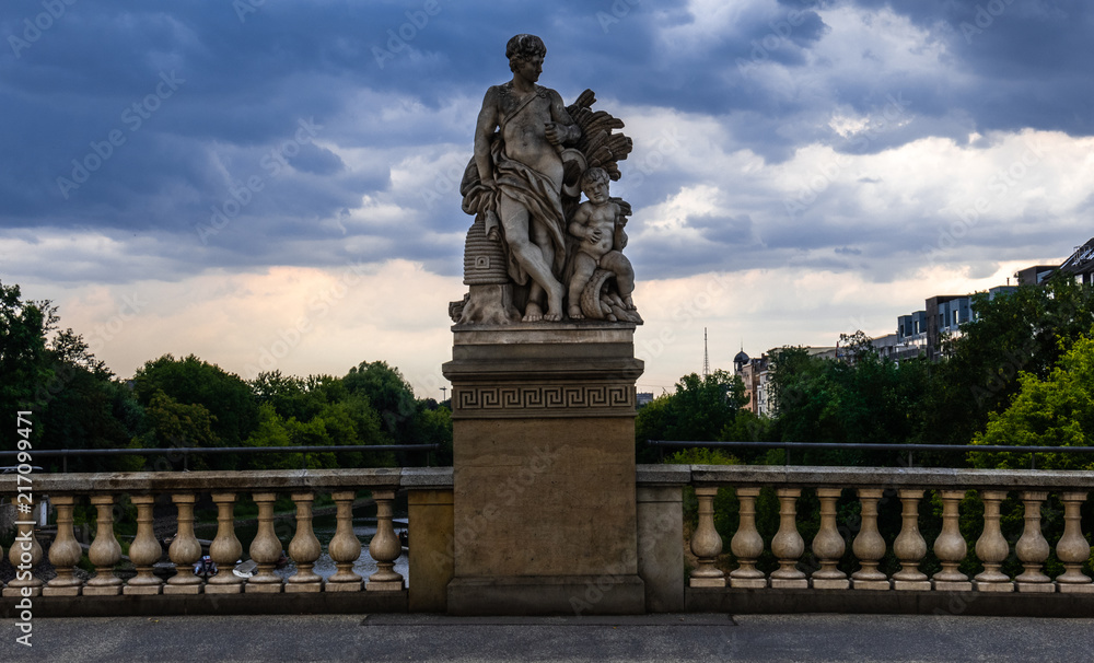Statue auf der Zollbrücke Magdeburg