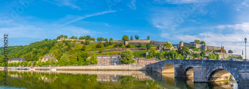 Foto Panoramic view at the Citadel with Old bridge over Meuse river in Namur - Belgiu