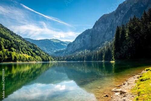 Fototapeta Naklejka Na Ścianę i Meble -  Bergsee in Frankreich im Sommer