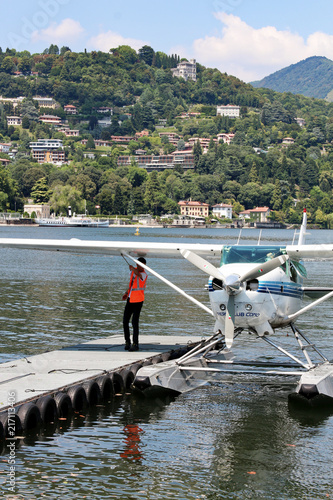 Hydroplan w przystani na jeziorze Como