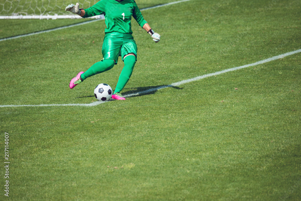 女子サッカー試合風景