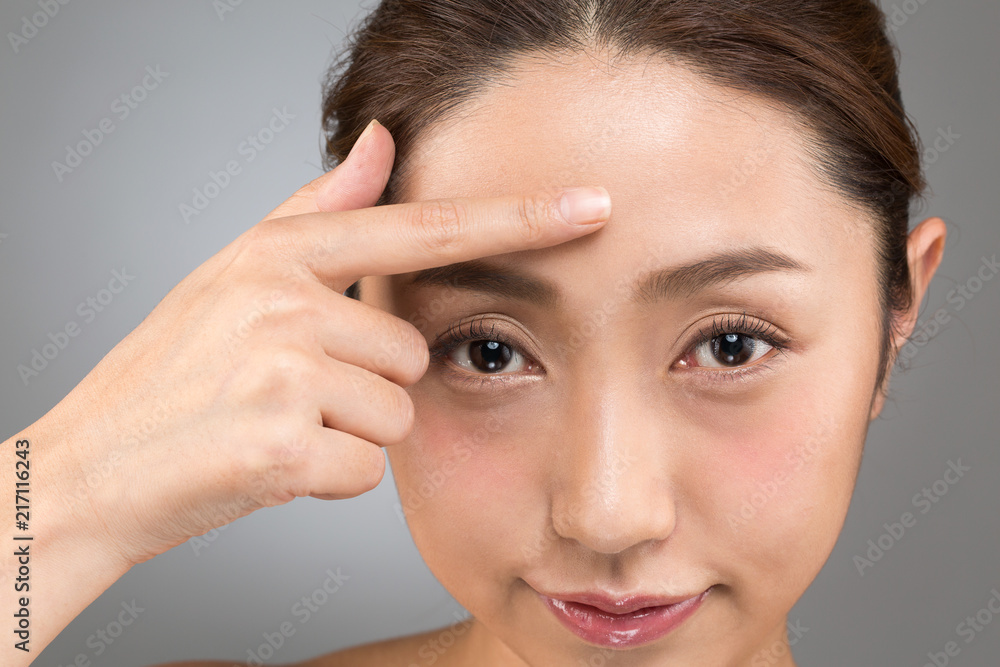 Fototapeta premium Pielęgnacja skóry w strefie T.