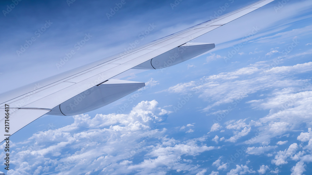 Fototapeta premium Wing of airplane fly over blue sky 5