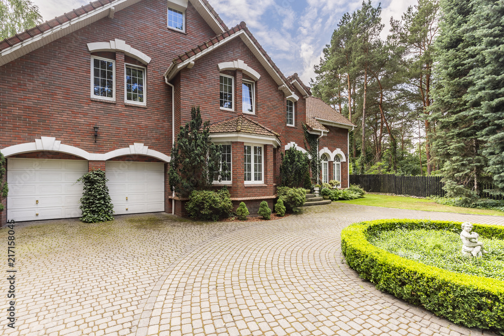 Luxury and large house in english style with garden and driveway