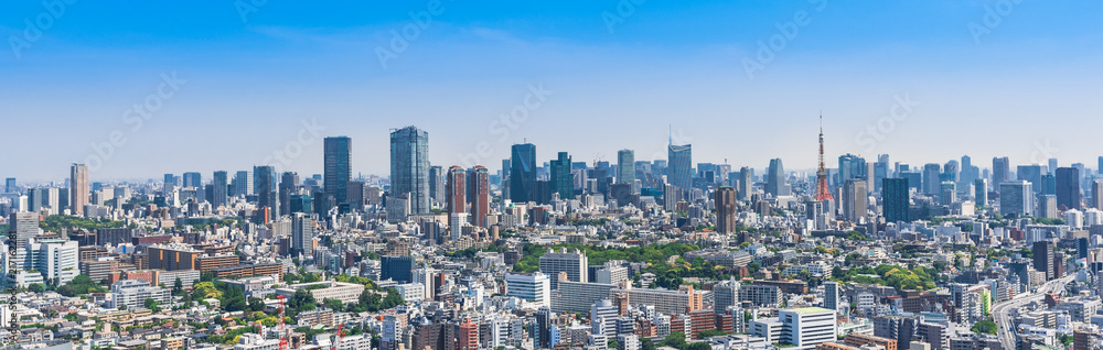 東京　青空と都市風景 　ワイド