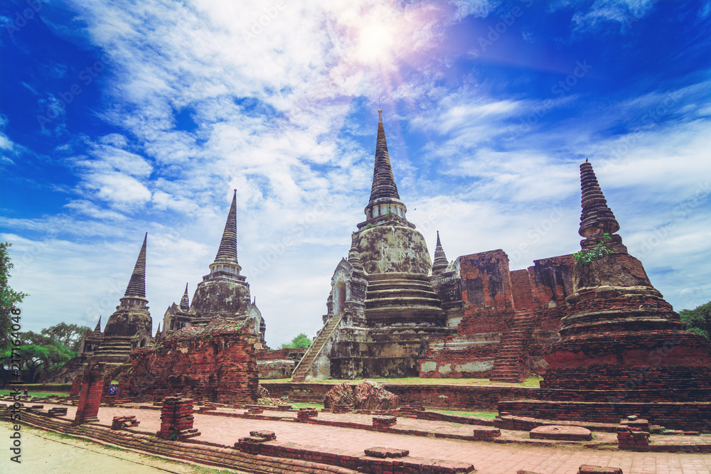 Fototapeta premium Wat Phra Sri Sanphet. The ruins of the old temple in Ayutthaya historical park, Ayutthaya, Thailand