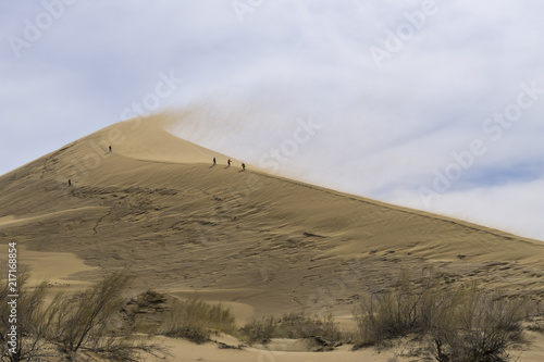 Fotografie The singing dune in the national park Altyn Emel, Kazakhstan