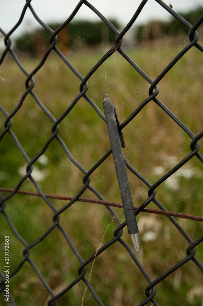 Chainlink Pen Chainlink Pen