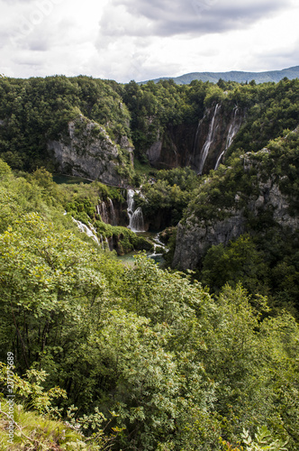 Croazia, 28/06/2018: cascate nel Parco Nazionale dei Laghi di Plitvice, uno dei parchi più antichi dello stato, nella zona montuosa carsica della Croazia centrale al confine con la Bosnia Erzegovina