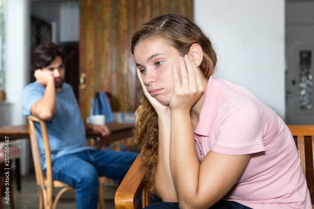 Traurige Frau nach Ehestreit Traurige Frau nach Ehestreit