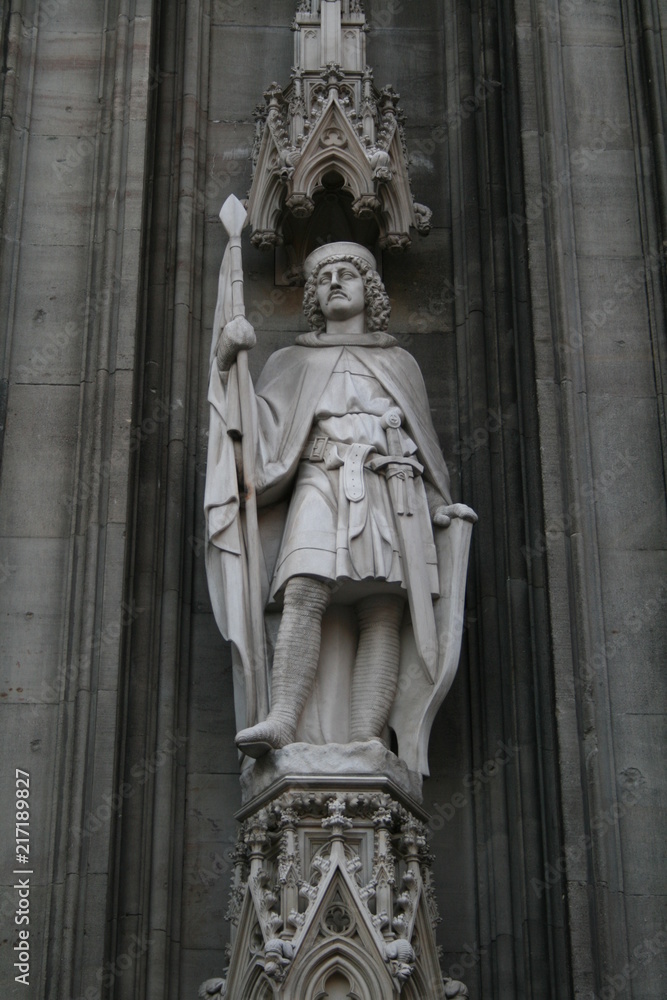 Statue an Kölner Dom