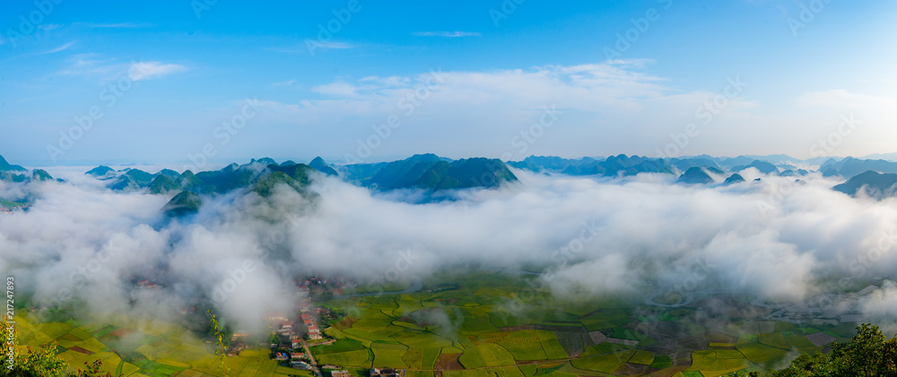 Obraz premium amazing landscape rice field on Bac Son, Viet Nam, above rice terraces in a beautiful day rice field on Bac Son, Viet Nam
