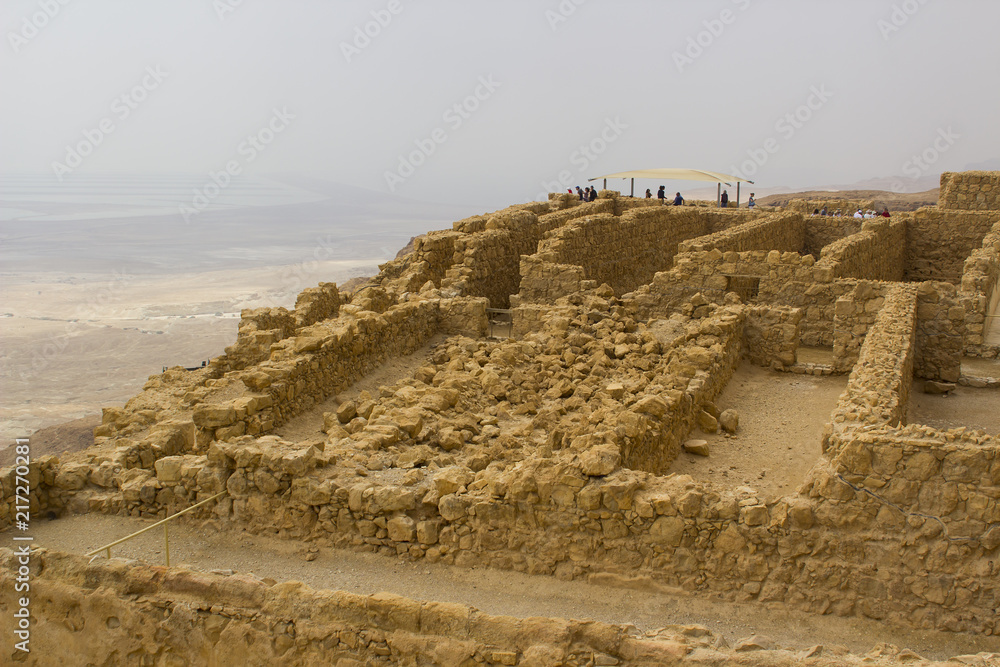 Φωτογραφία Some of the reconstucted ruins of the ancient Jewish clifftop fortress of Masada in Southern Israel